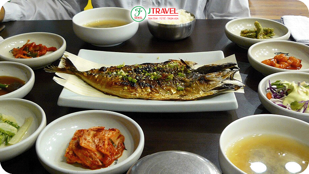 Godeungeo gui (고등어 구이) món cá thu nướng