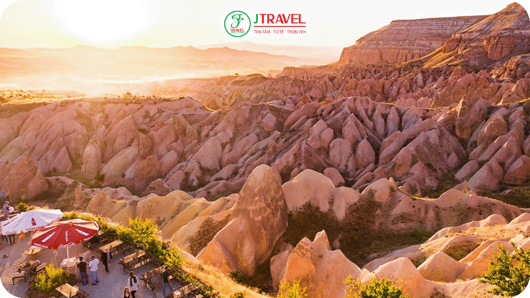 Ngắm hoàng hôn tuyệt đẹp tại thung lũng Đỏ (Red Valley)