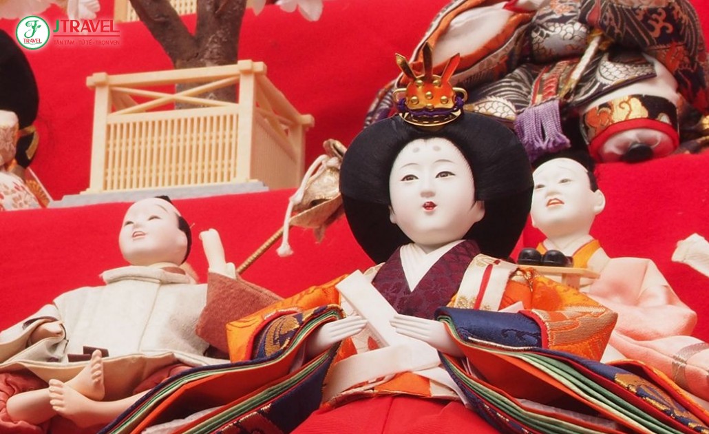 Búp bê Hinamatsuri trưng bày biểu tượng bình an