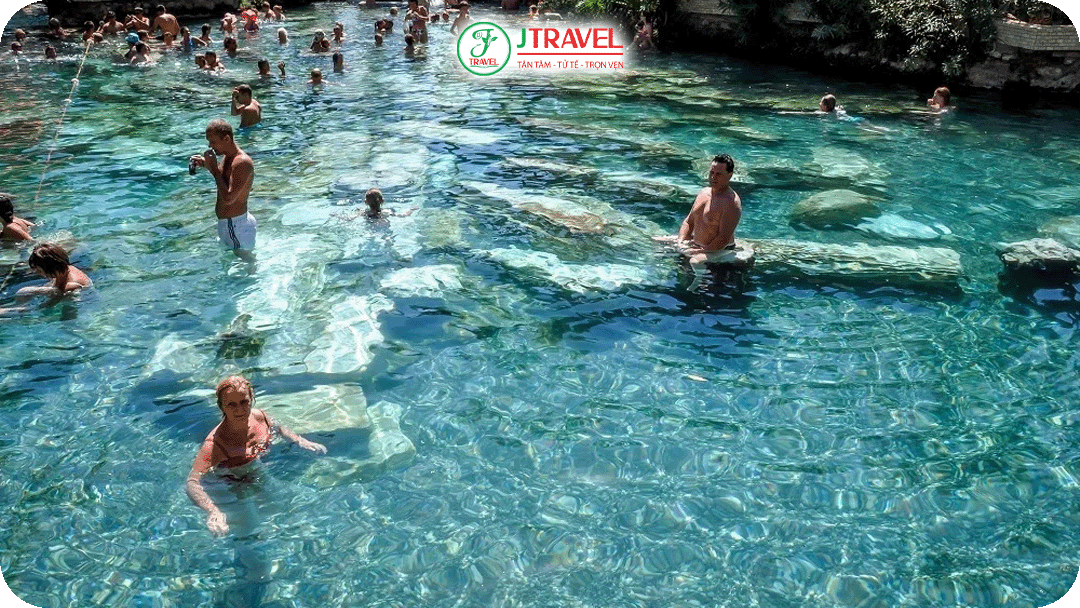 Hồ Cleopatra - hồ nước khoáng nơi nữ hoàng Cleopatra từng đến để tắm và dưỡng nhan