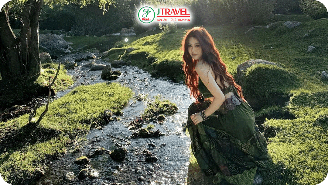 Váy maxi dài, đồ linen hoặc cotton mỏng thường là lựa chọn tối ưu cho mùa hè