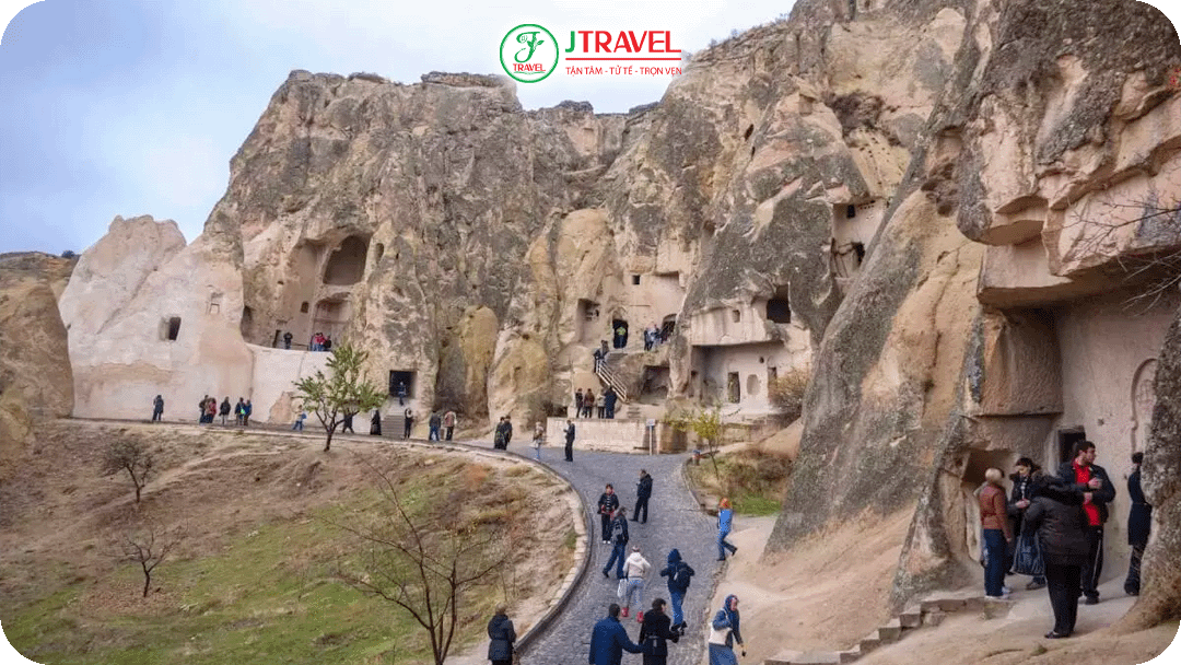Goreme – bảo tàng ngoài trời kỳ lạ bậc nhất thế giới, nơi những nhà thờ và tu viện được tạc trực tiếp vào núi đá