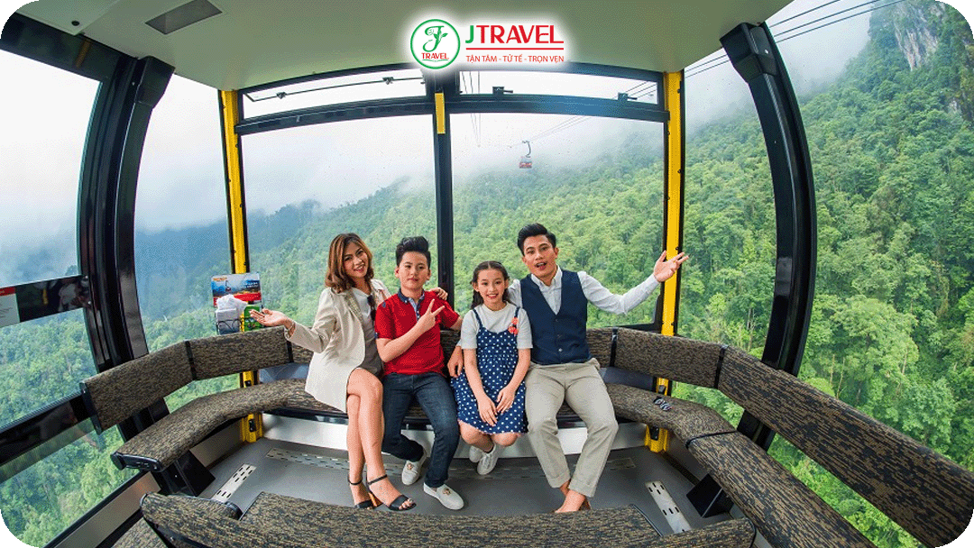 Chinh phục đỉnh Fansipan bằng cáp treo