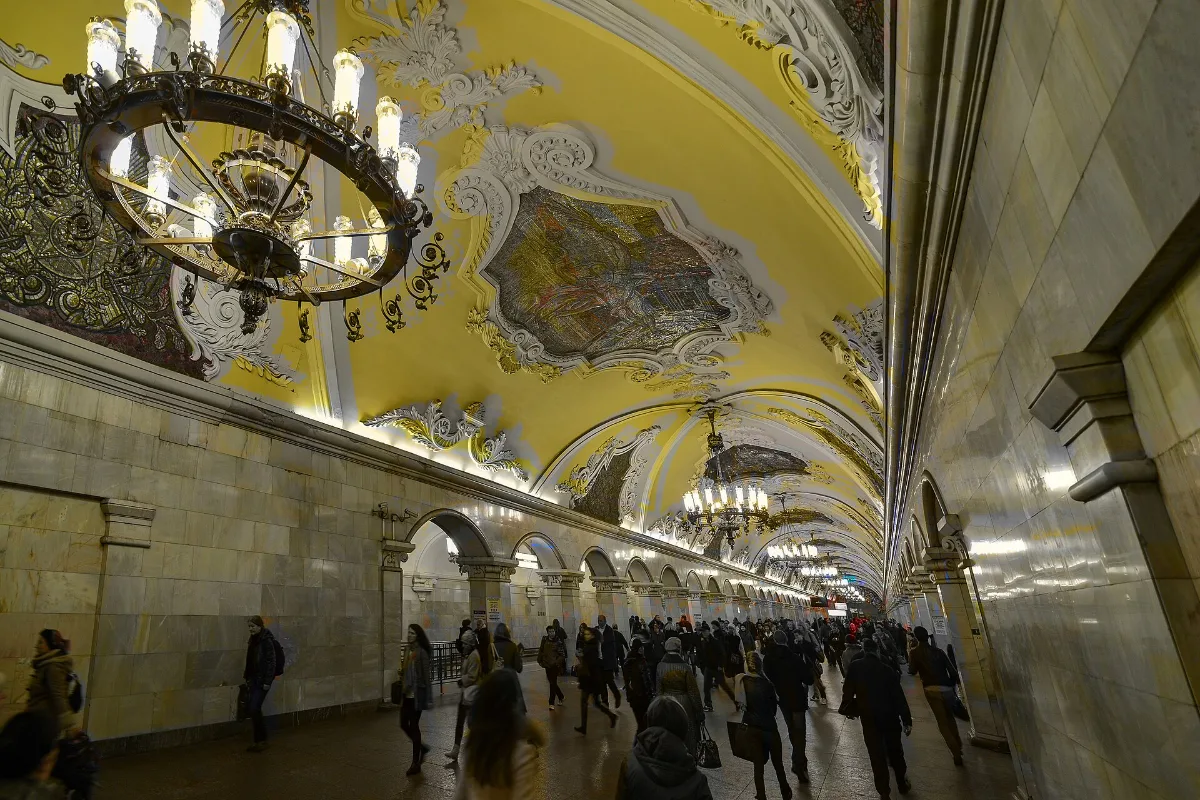 Sảnh ga tàu điện ngầm Komsomolskaya, Moscow