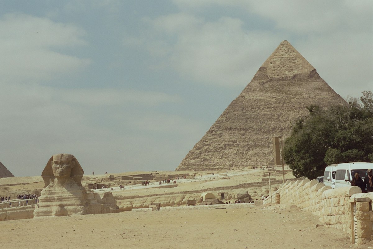 Tượng Nhân sư và kim tự tháp Giza