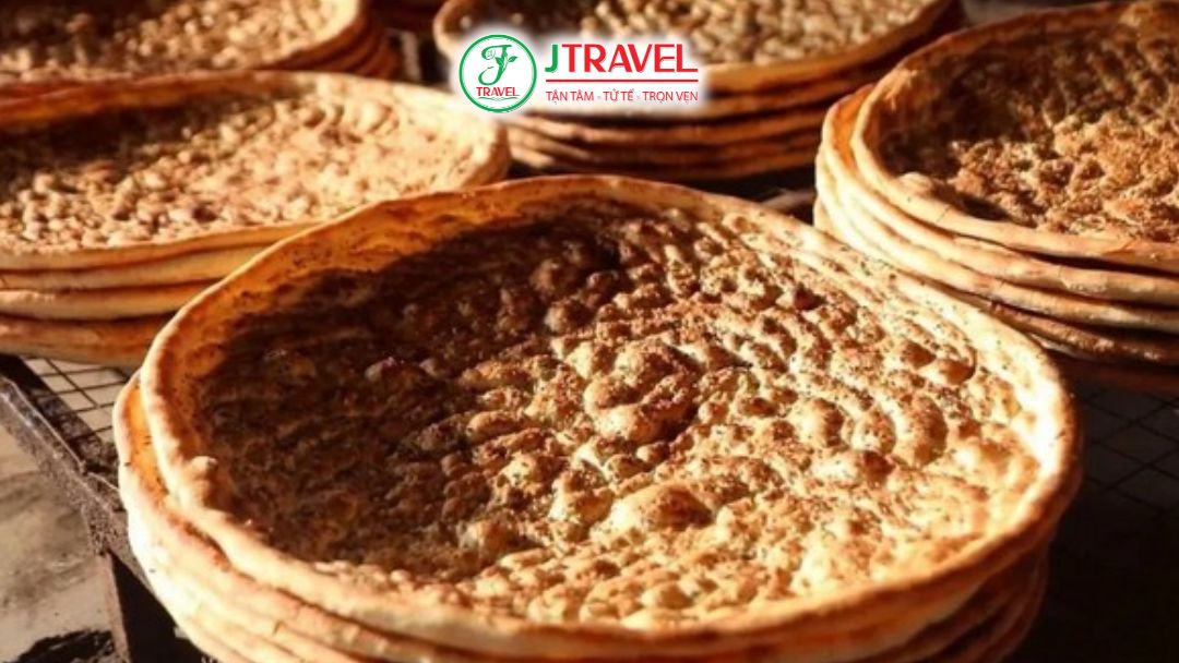 Đặc điểm của bánh naan Tân Cương