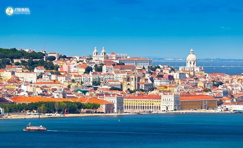 Mùa hè Lisbon rực nắng với biển xanh Cascais và không khí sôi động