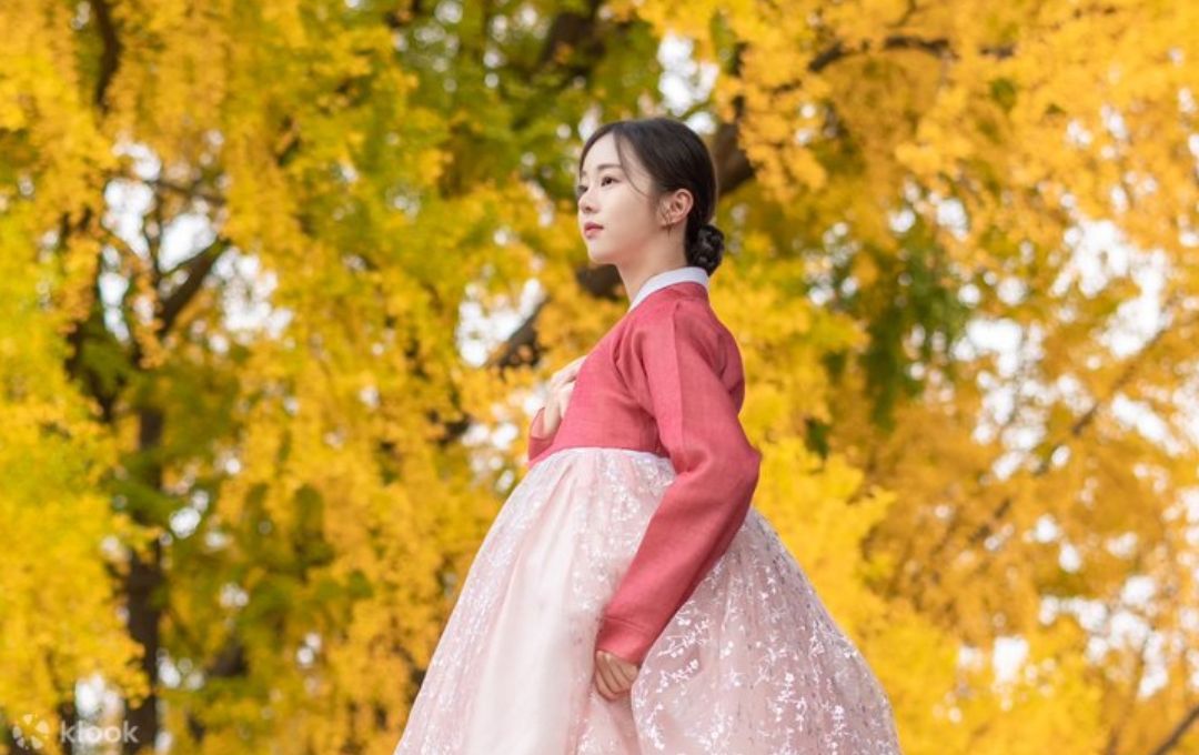 Chụp Ảnh Hanbok Giữa Mùa Thu