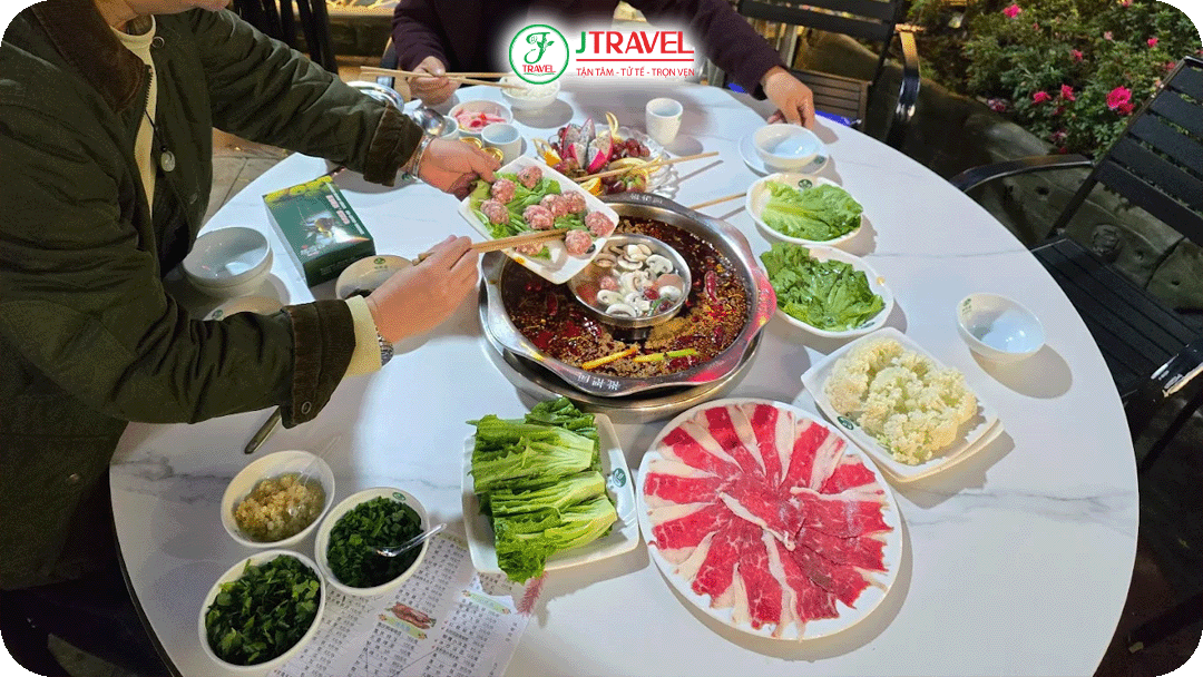 Thưởng thức món lẩu trứ danh tại Tỳ Bà Viên