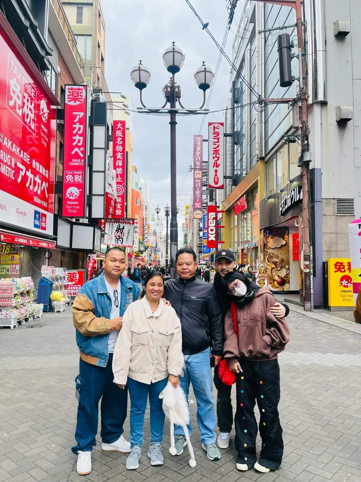 Du khách J Travel dạo phố Dotonbori Osaka