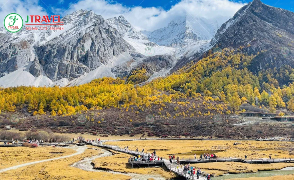 Trời nắng nhẹ ở Đạo Thành – Á Đinh mùa xuân