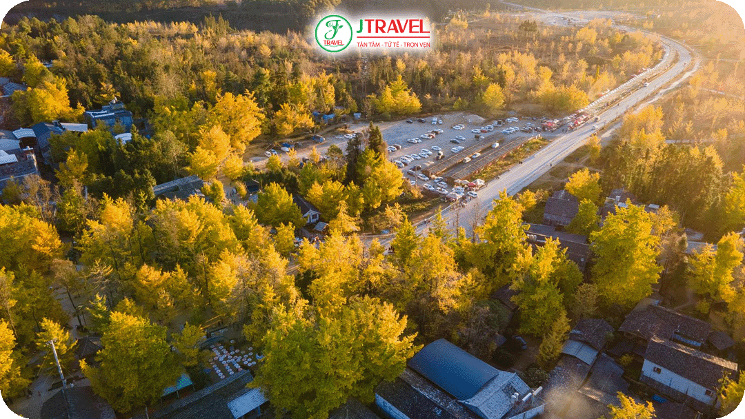 Đằng Xung mùa thu khoác lên mình tấm áo vàng – đỏ lộng lẫy