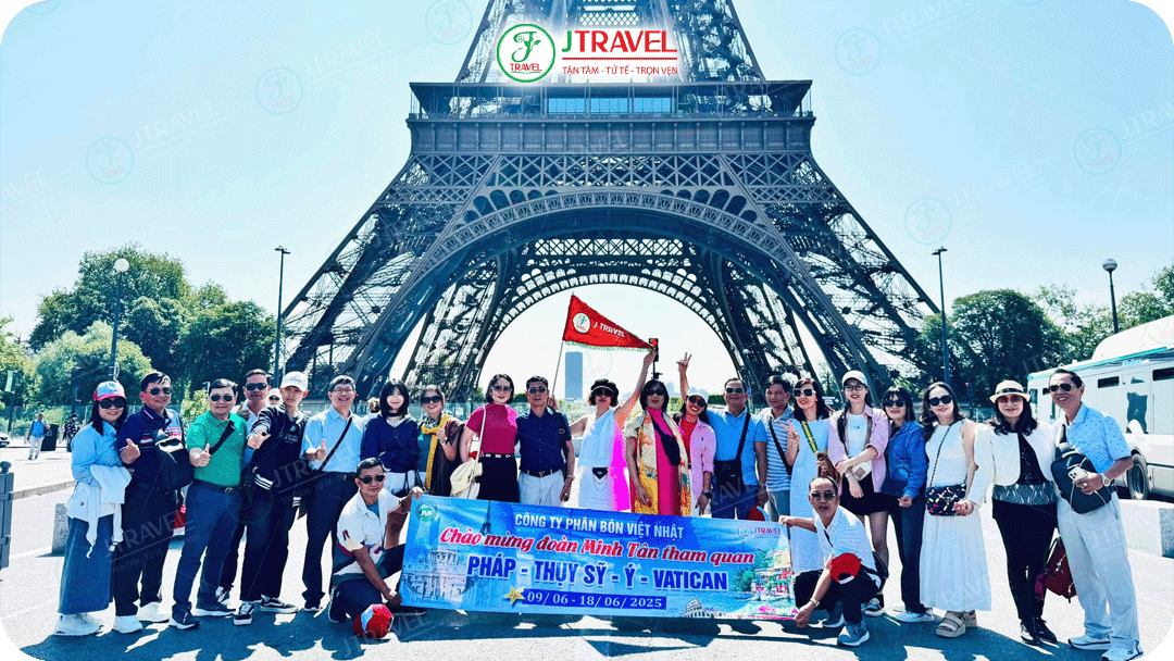 Đoàn Minh Tân Checkin tháp Eiffel