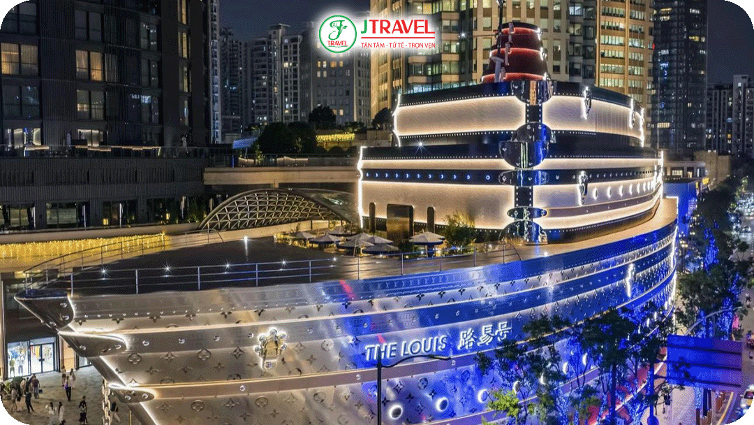 Kiến trúc của The Louis lấy cảm hứng từ những rương du lịch cổ của Louis Vuitton