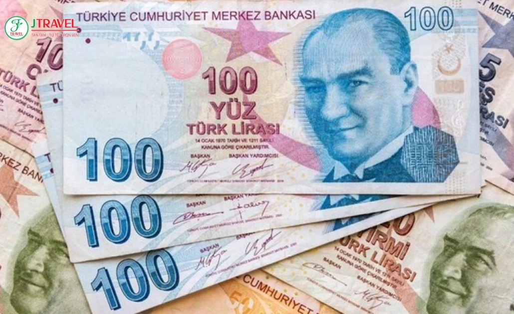 Đổi tiền tệ trước chuyến đi giúp thanh toán tiện lợi