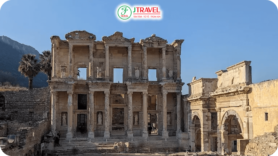 Thư viện Celsus – nơi lưu giữ hơn 12.000 cuốn sách cổ