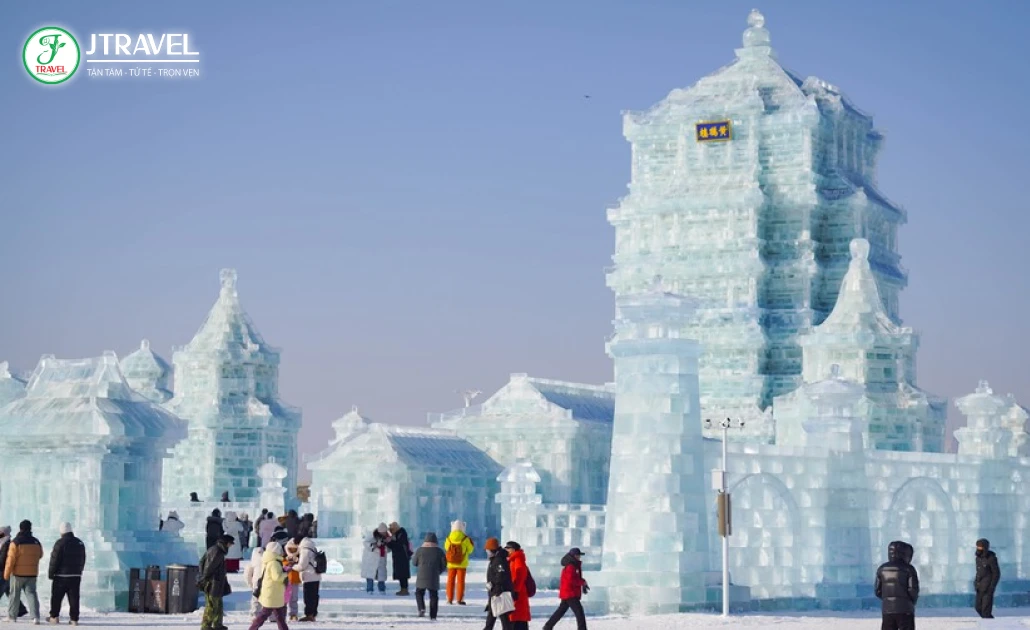 Lâu đài băng tại Công viên Băng Tuyết Cáp Nhĩ Tân