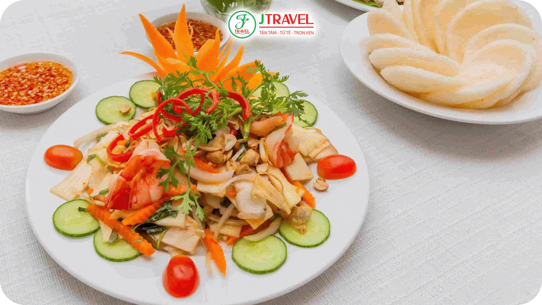 Gỏi củ hủ dừa - Món gỏi thanh mát được làm từ phần non của thân cây dừa