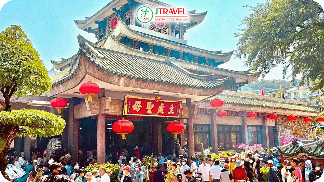 Miếu Bà Chúa Xứ Núi Sam – nơi thu hút hàng triệu du khách đến cầu tài lộc và bình an mỗi năm