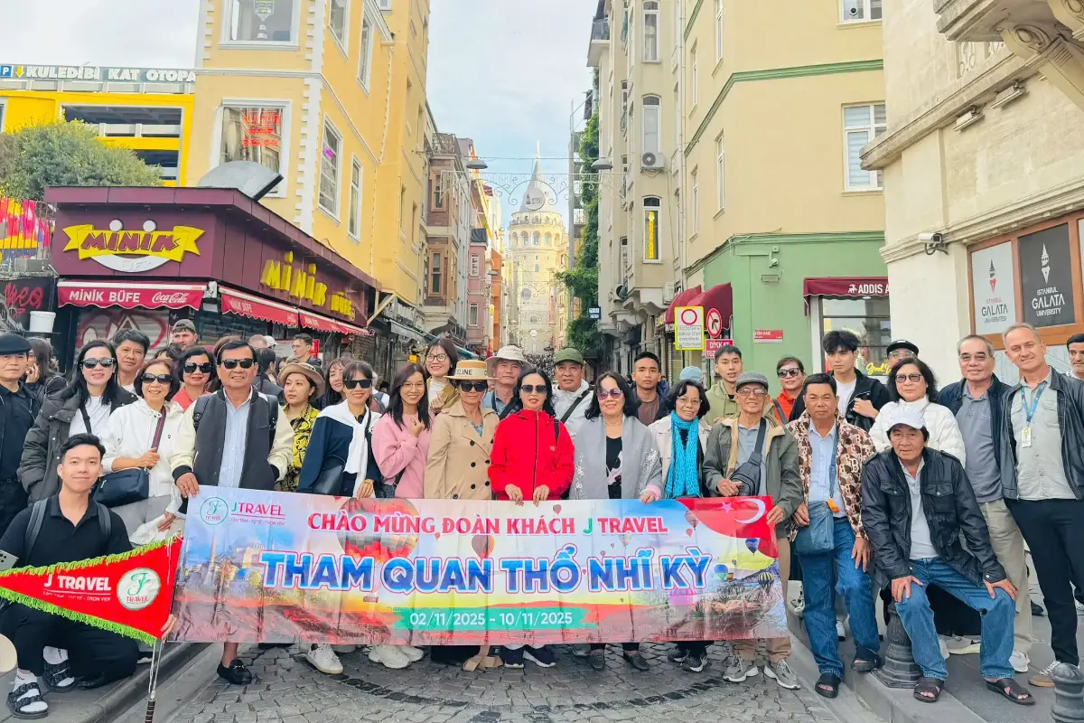 Đoàn khách J Travel khám phá Istanbul hiện đại