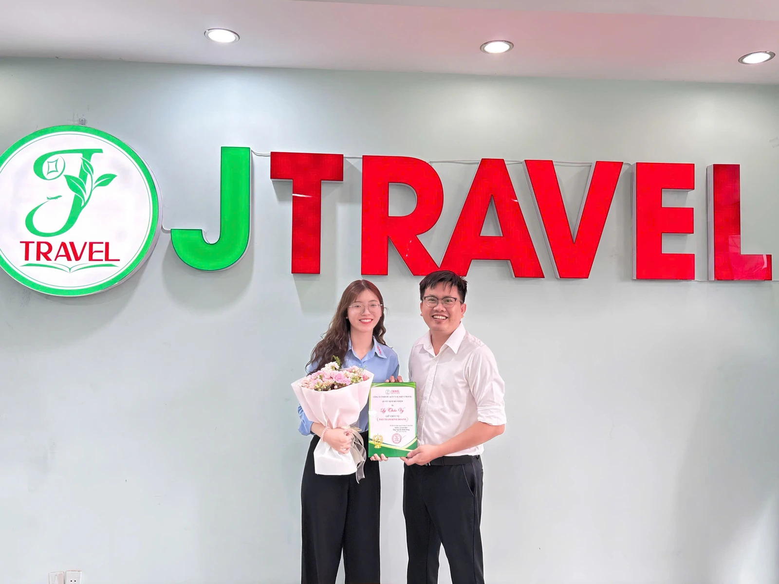 Phó phòng Kinh doanh Team 1 – Lý Thảo Vy Ms. Lý Thảo Vy nhận quyết định bổ nhiệm Phó phòng Kinh doanh Team 1 J Travel