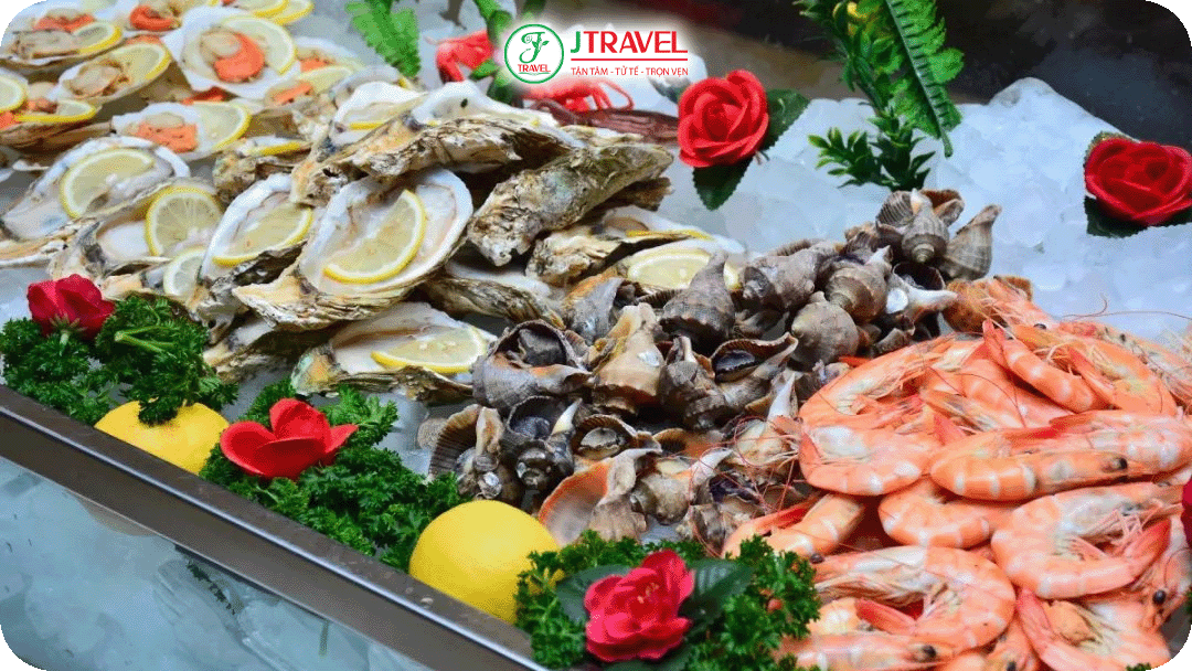 Vùng ven biển như Thanh Đảo cung cấp tôm, cua, sò, mực tươi