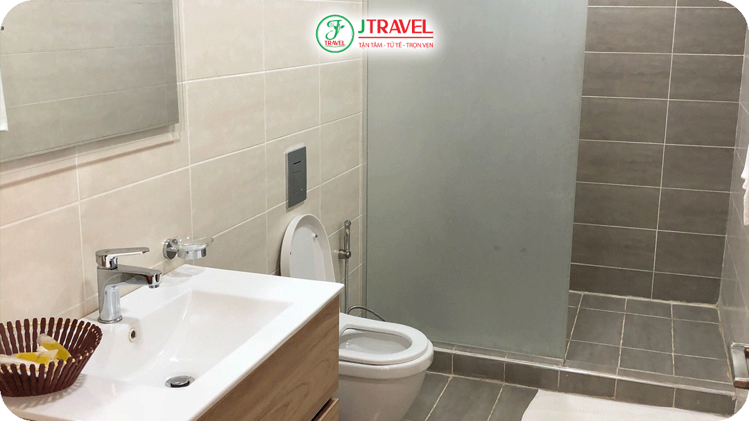 Toilet sạch sẽ và riêng tư cho mỗi lều