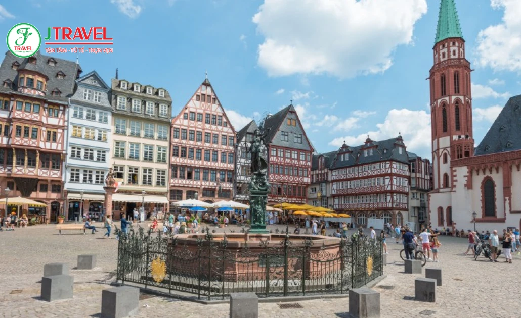 Roemerberg Frankfurt mang nét cổ kính đặc trưng nước Đức