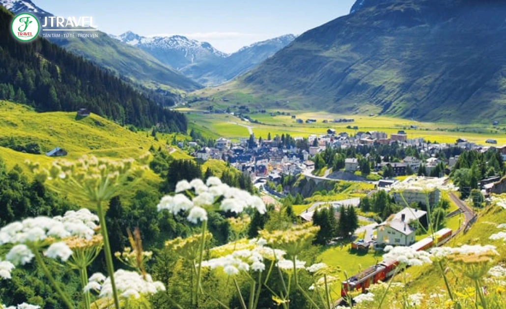 Thụy Sĩ mùa xuân với dãy Alps