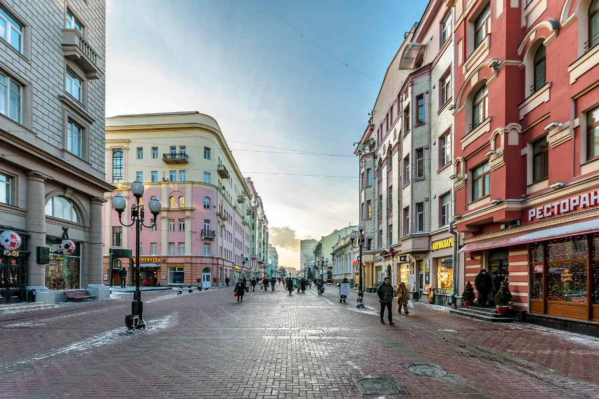 Phố đi bộ Arbat cổ kính ở Moscow