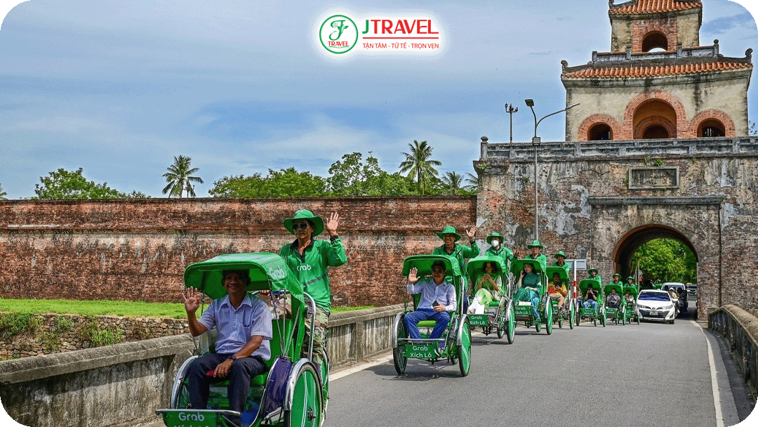 Trải nghiệm Grab xích lô đặc biệt chỉ có tại Huế
