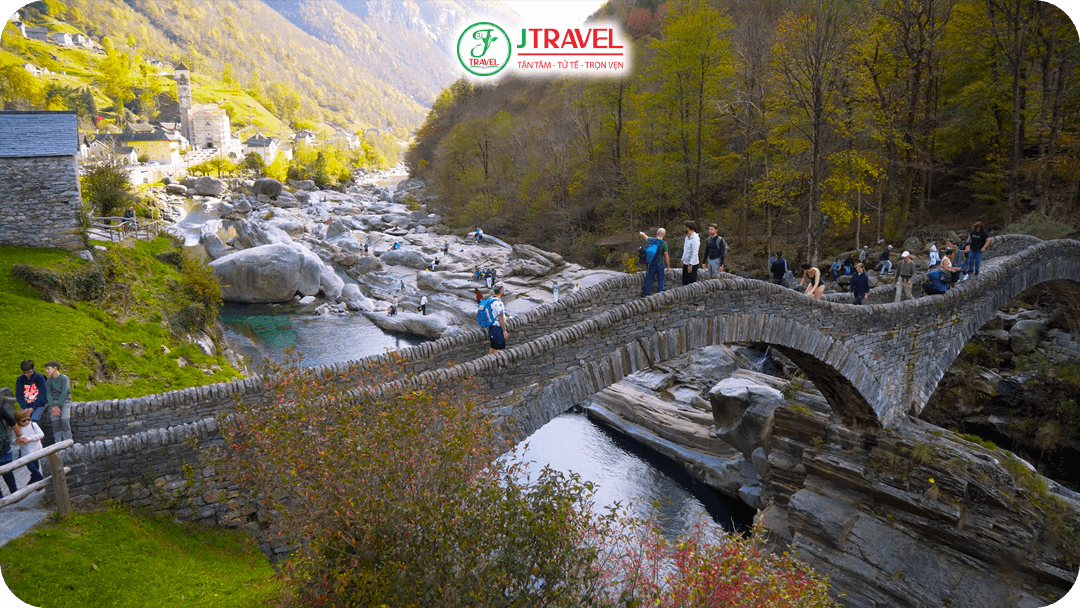 Thung lũng Verzasca - Dòng sông xanh giữa rừng thu
