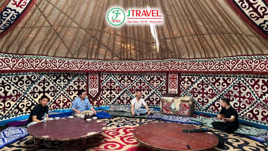 Ngủ lều Yurk của người Nội Mông