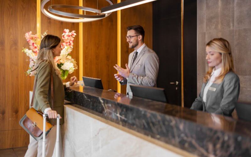 Khách sạn Mỹ không có lễ tân không trực tại khách sạn nhỏ