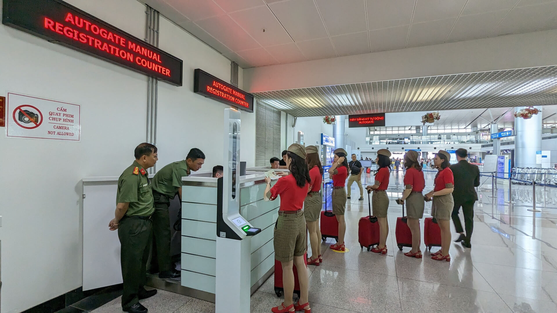 Đăng ký Auto gate khi nhập cảnh Việt Nam ở Sân Bay Tân Sơn Nhất