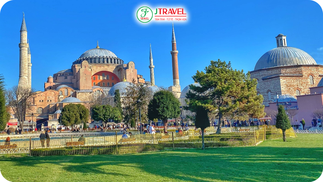Hagia Sophia – nơi mỗi bức tường là một mảng ký ức của hơn 15 thế kỷ văn minh Đông – Tây