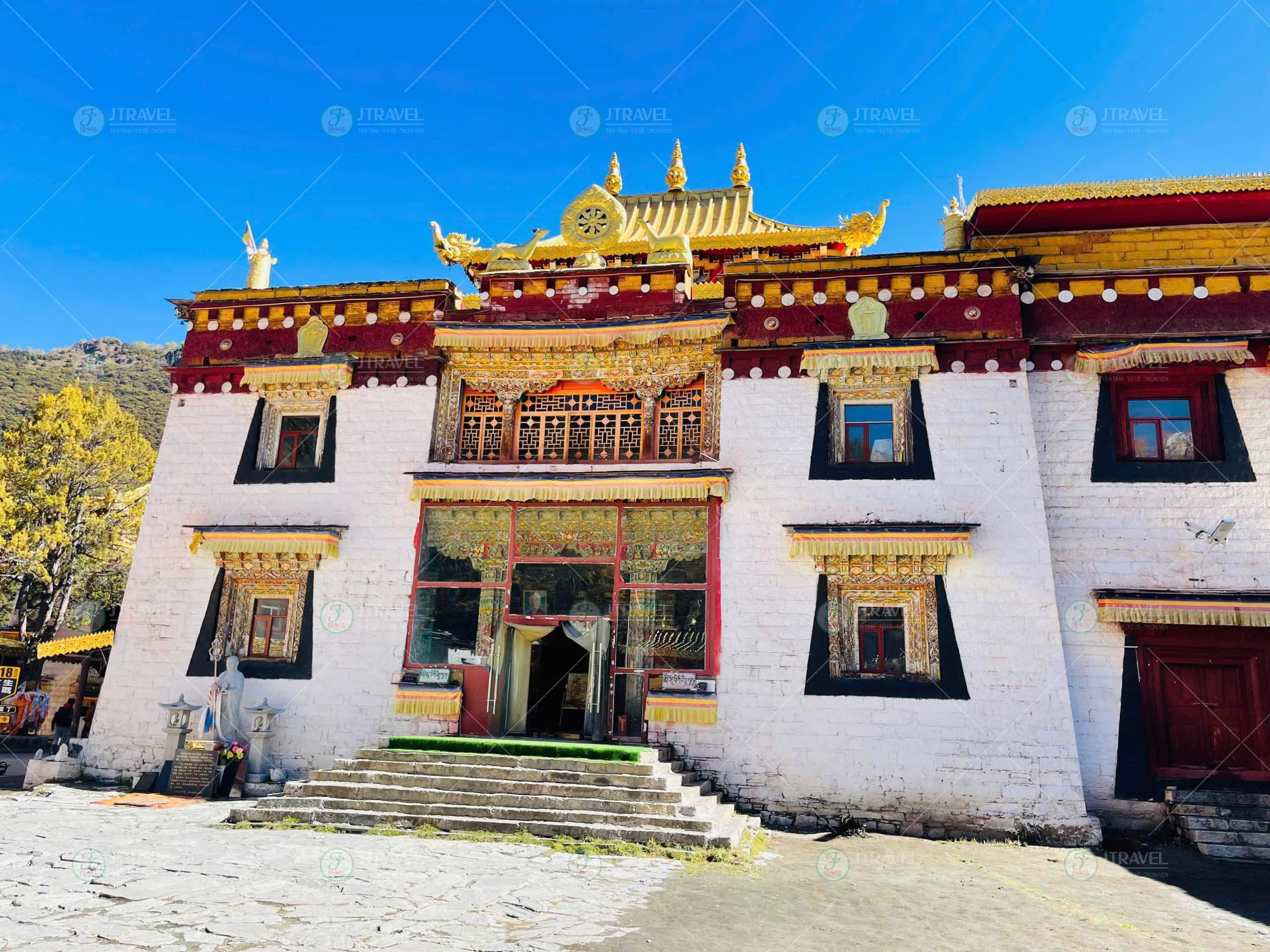 Tu viện Chonggu - Điểm đến đầu tiên trong cung trekking ngắn