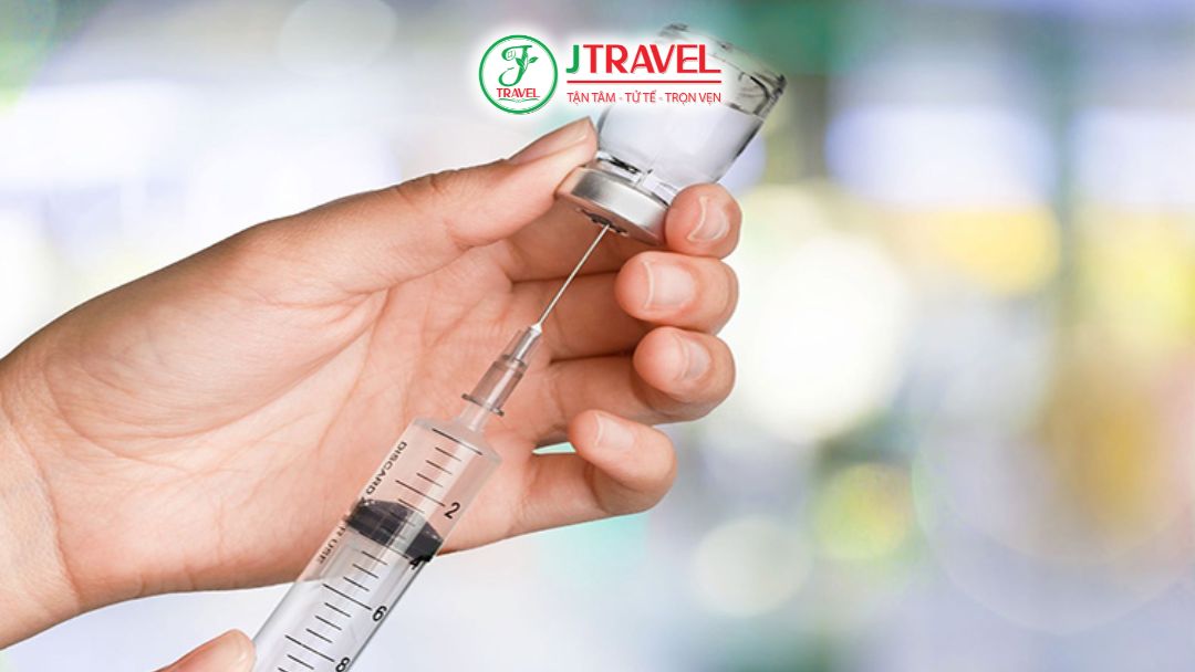 Tiêm phòng trước khi đi du lịch