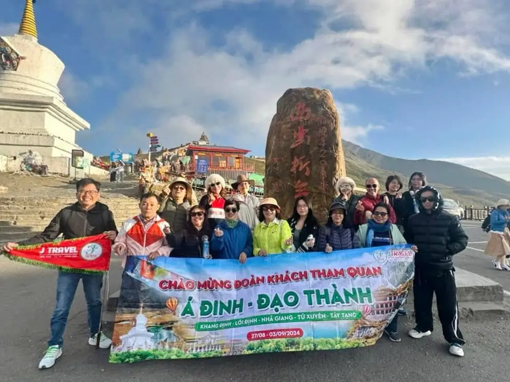 Đoàn Khách J Travel tham quan Đạo ThànH