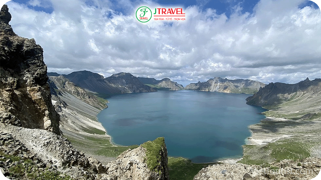 Mùa hè là lúc khí hậu của Núi Trường Bạch trở nên dễ chịu và mát mẻ