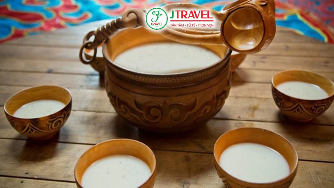 Sữa ngựa lên men món đặc trưng ở Mông Cổ