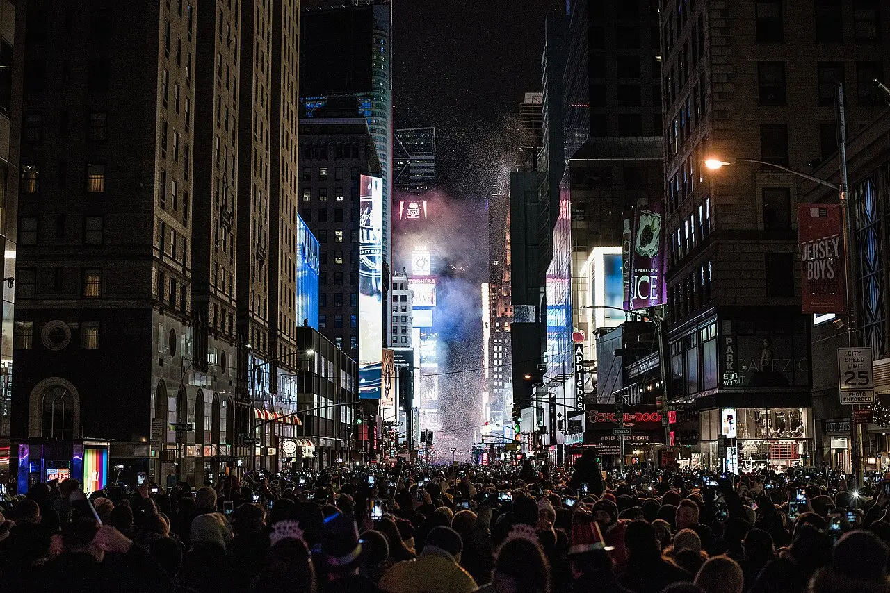 Times Square New York, điểm đến trong tour Mỹ 9 ngày cần dự trù chi phí