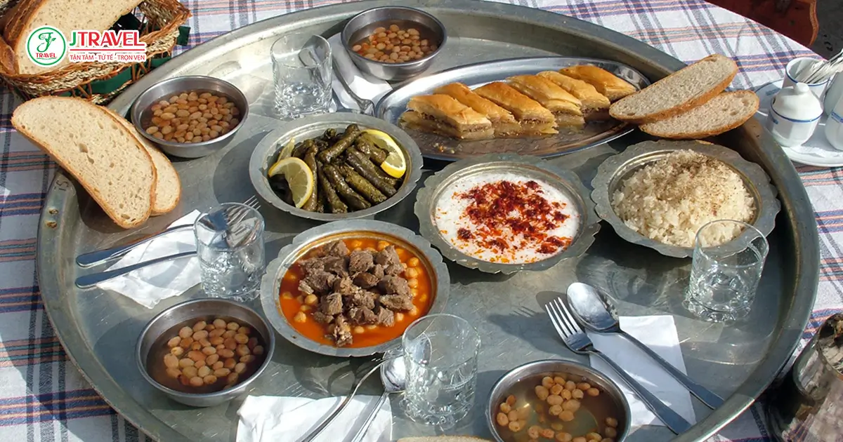  Bữa tối của người Thổ Nhĩ Kỳ thường nhẹ nhàng với meze