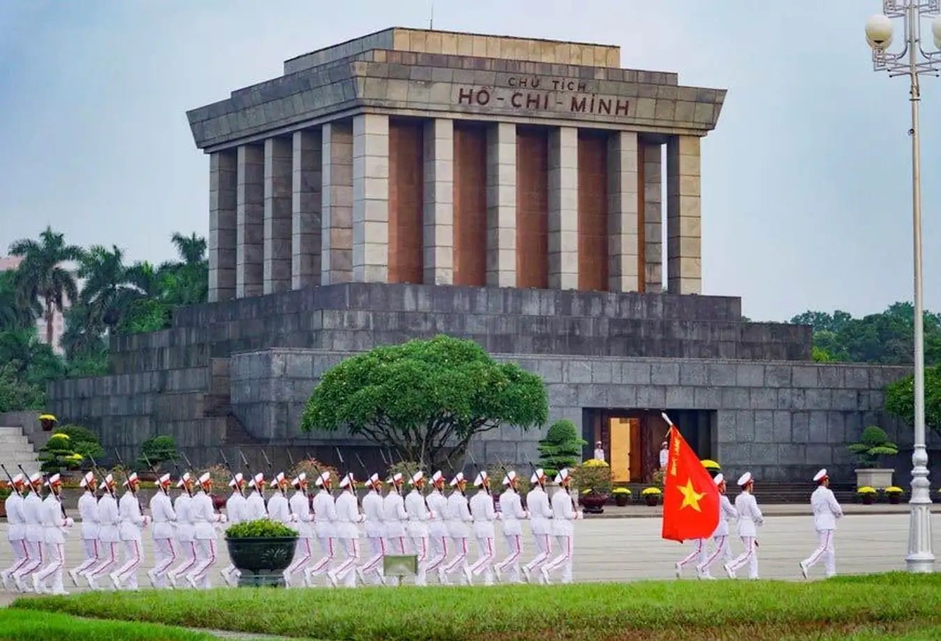 QUẢNG TRƯỜNG BA ĐÌNH