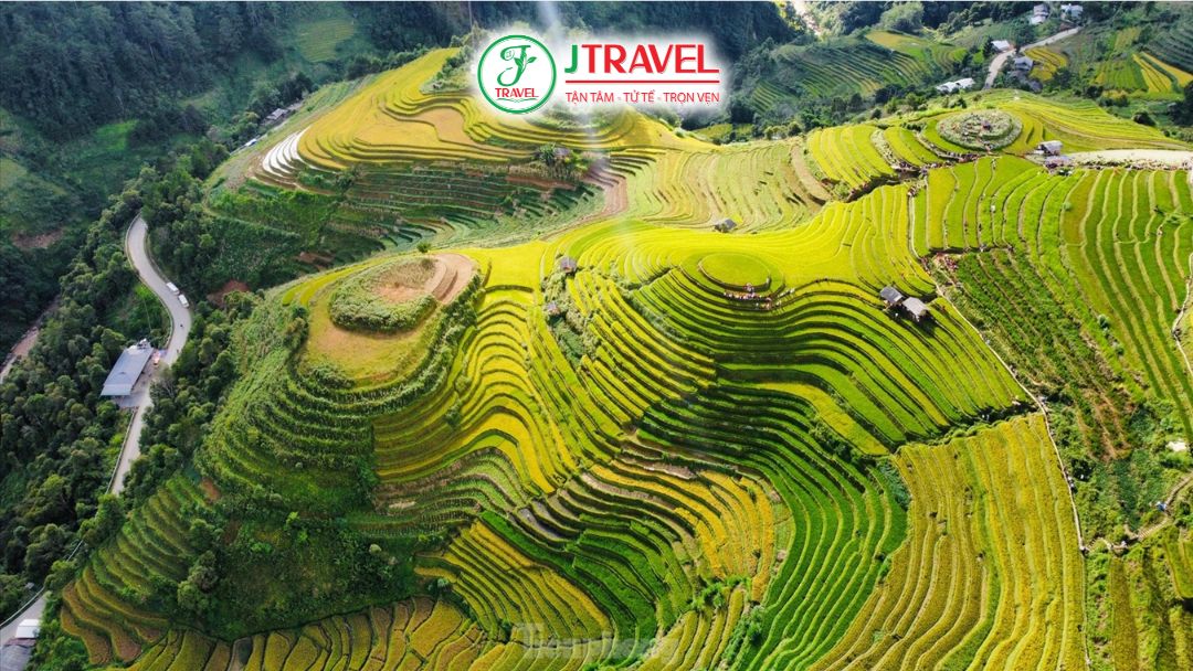 Ruộng bậc thang Mù Cang Chải gắn liền với đời sống người Mông vùng cao