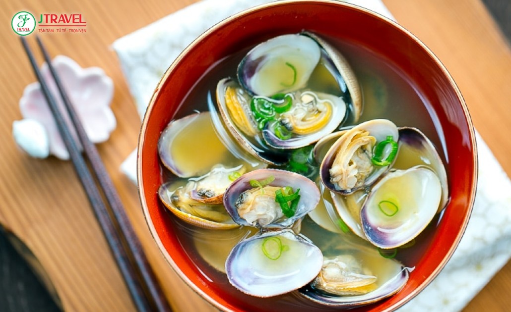 Súp Ushiojiru với nghêu đôi trong lễ hội Hinamatsuri