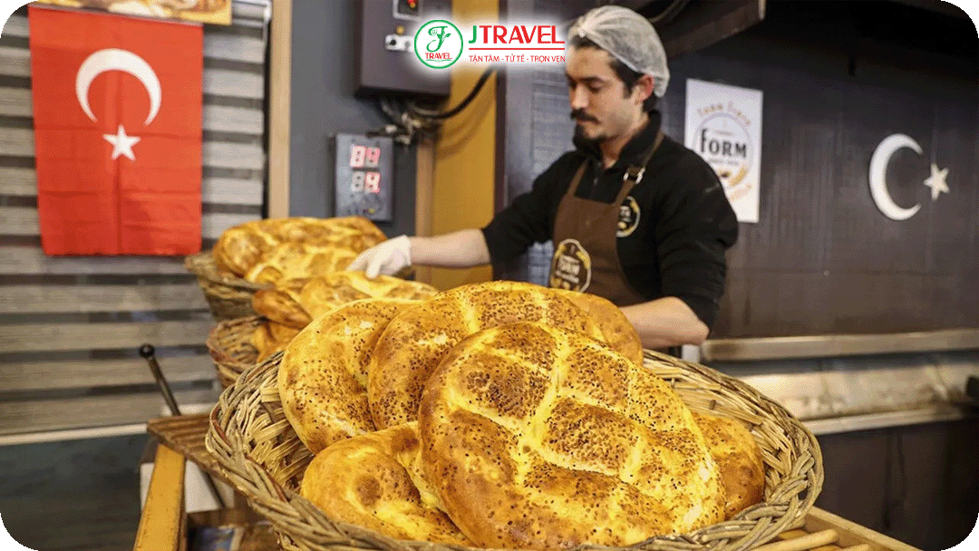 Thưởng thức Ramazan pidesi - Loại bánh mì đặc trưng chỉ có trong tháng Ramadan