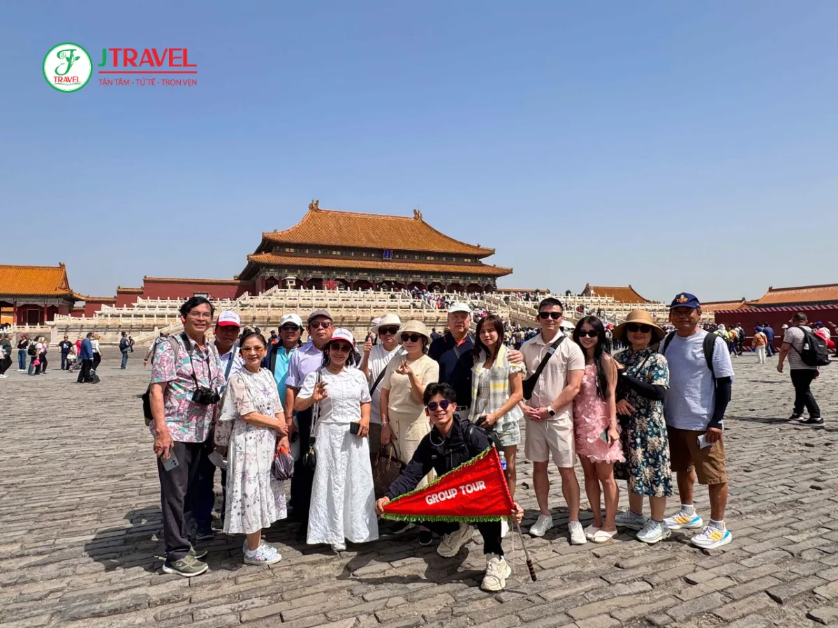 Đoàn khách J Travel tham quan Tử Cấm Thành Bắc Kinh