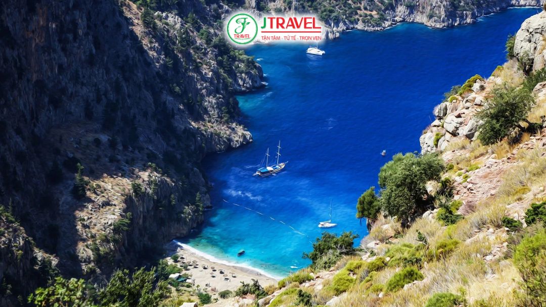 Thung lũng Butterfly Valley gần Oludeniz nhìn từ trên cao