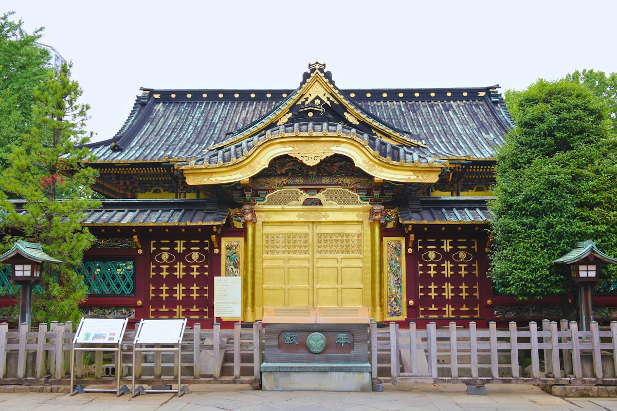 Cổng đền Ueno Toshogu dát vàng